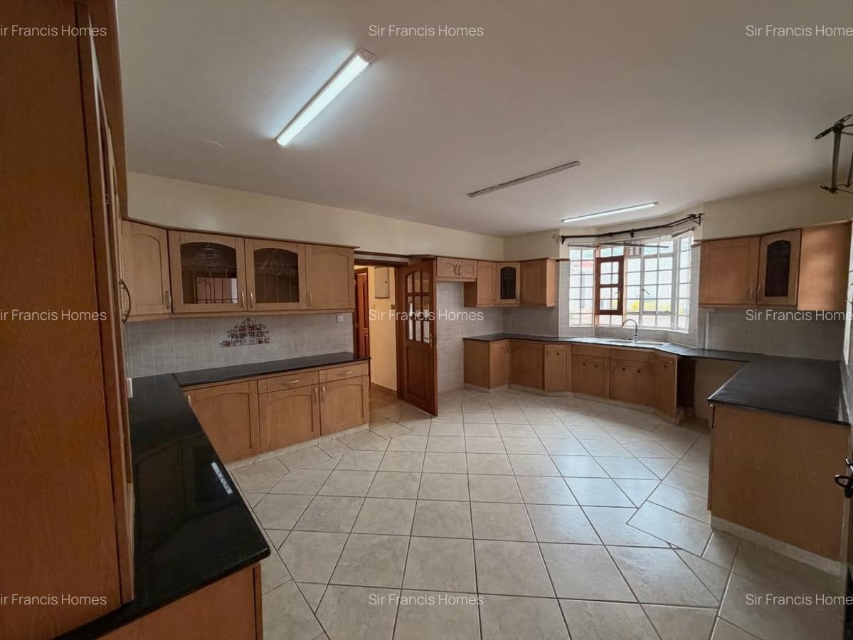 5 Bed House with En Suite in Runda - 8