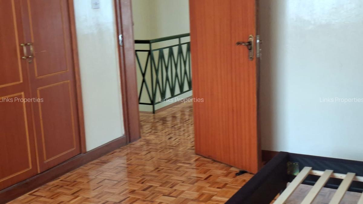 4 Bed Townhouse with En Suite at Lavington - 8
