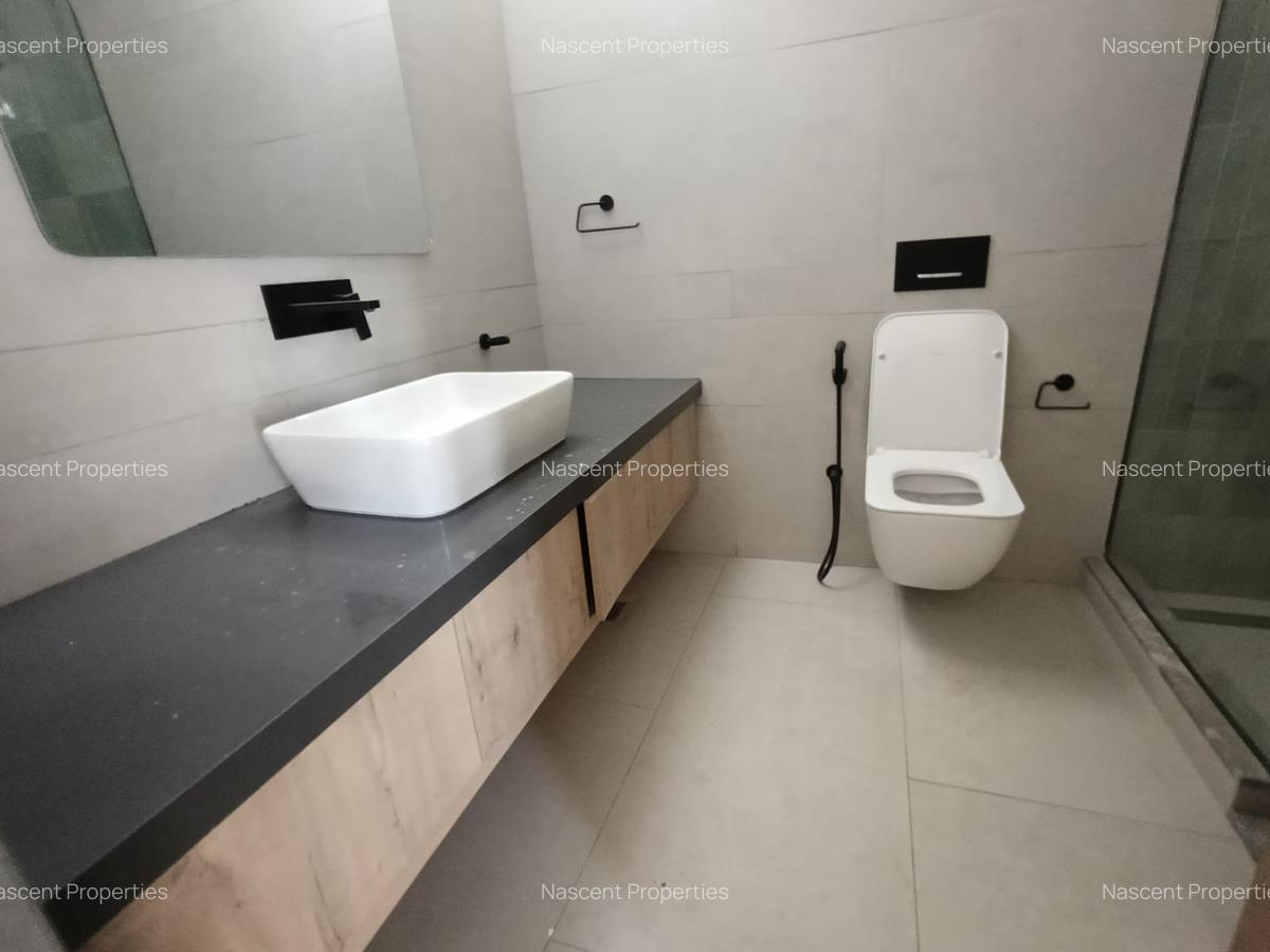 5 Bed Villa with En Suite in Kyuna - 8