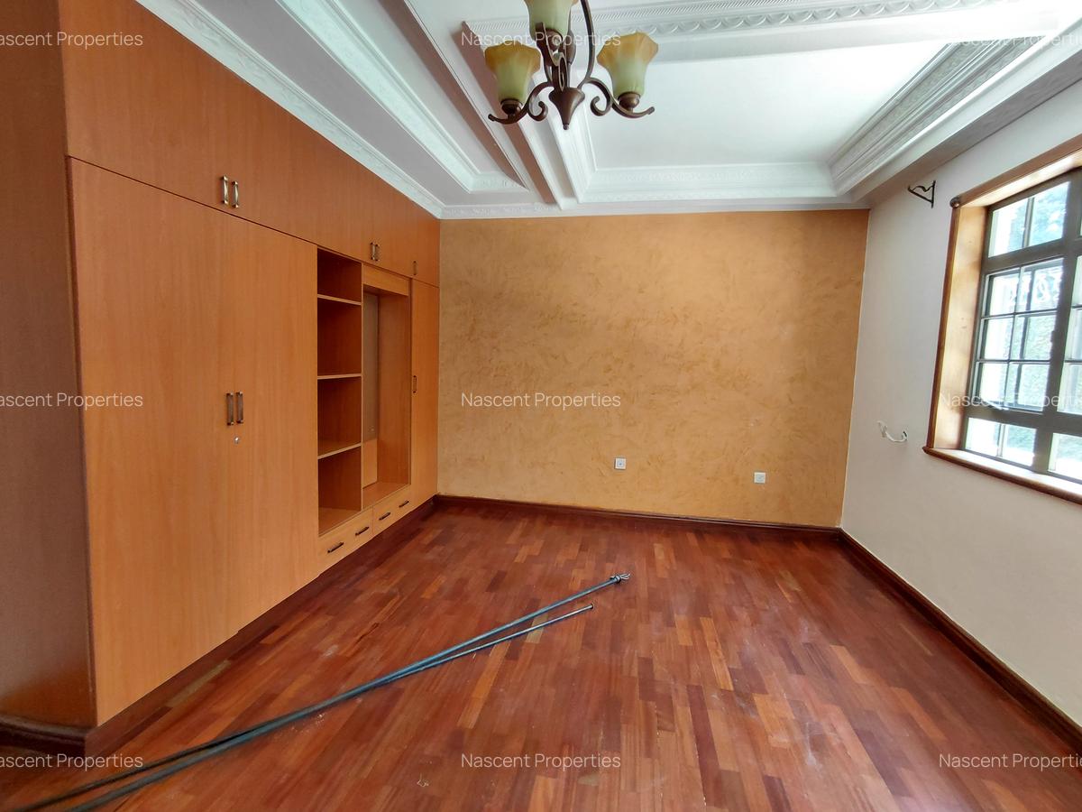 5 Bed House with En Suite in Runda - 17