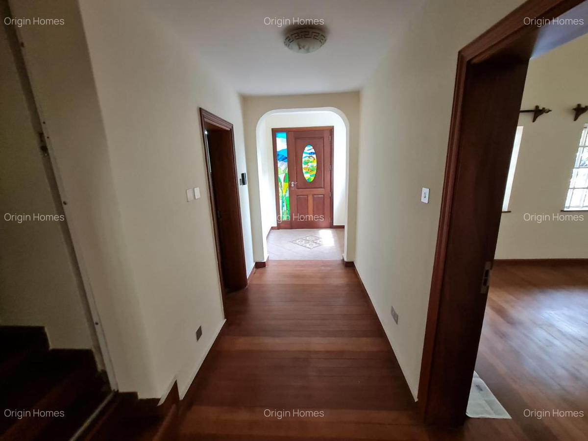 4 Bed Townhouse with En Suite at Lavington - 6