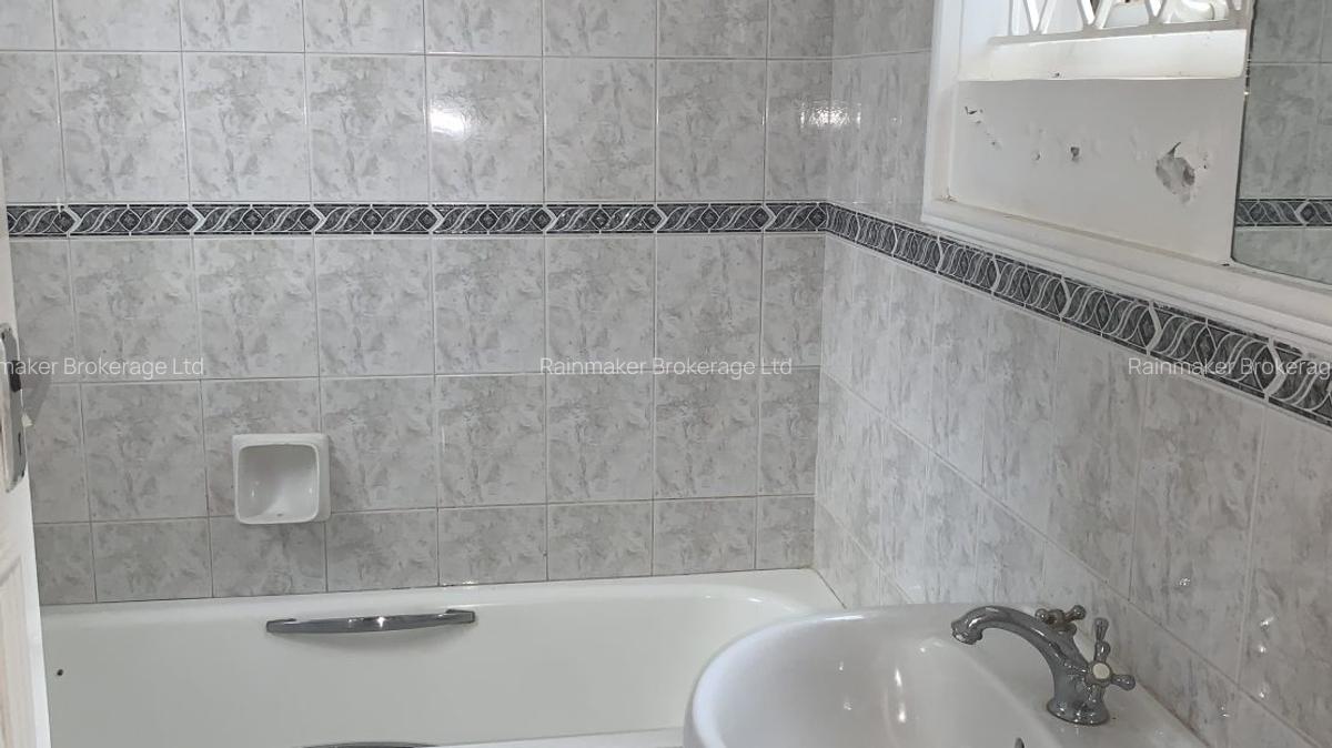 6 Bed House with En Suite in Spring Valley - 6