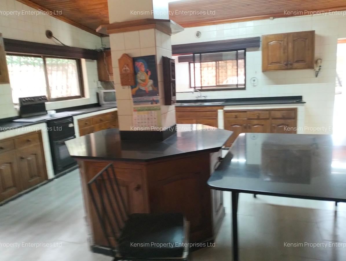 4 Bed Townhouse with En Suite in Spring Valley - 3