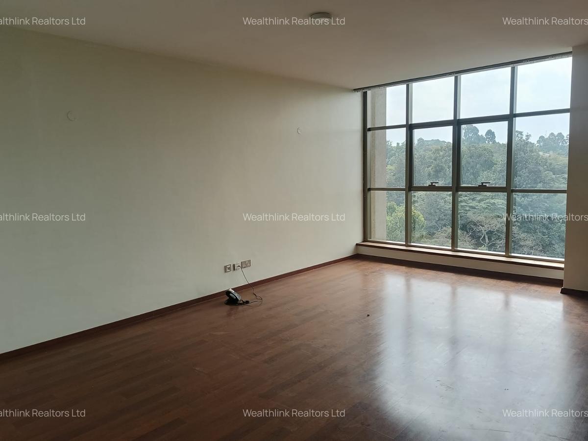 3 Bed Apartment with En Suite at Parklands - 7