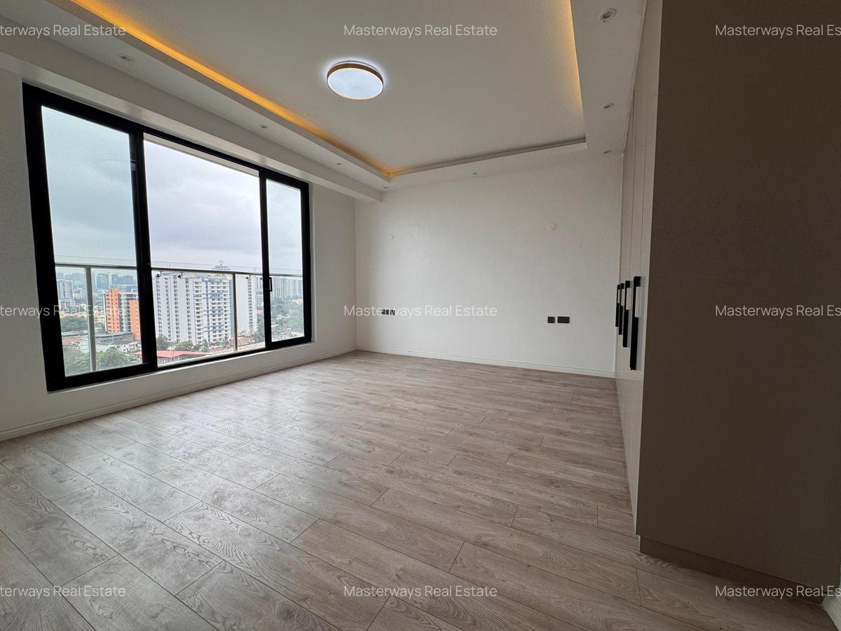 3 Bed Apartment with En Suite in Parklands - 6