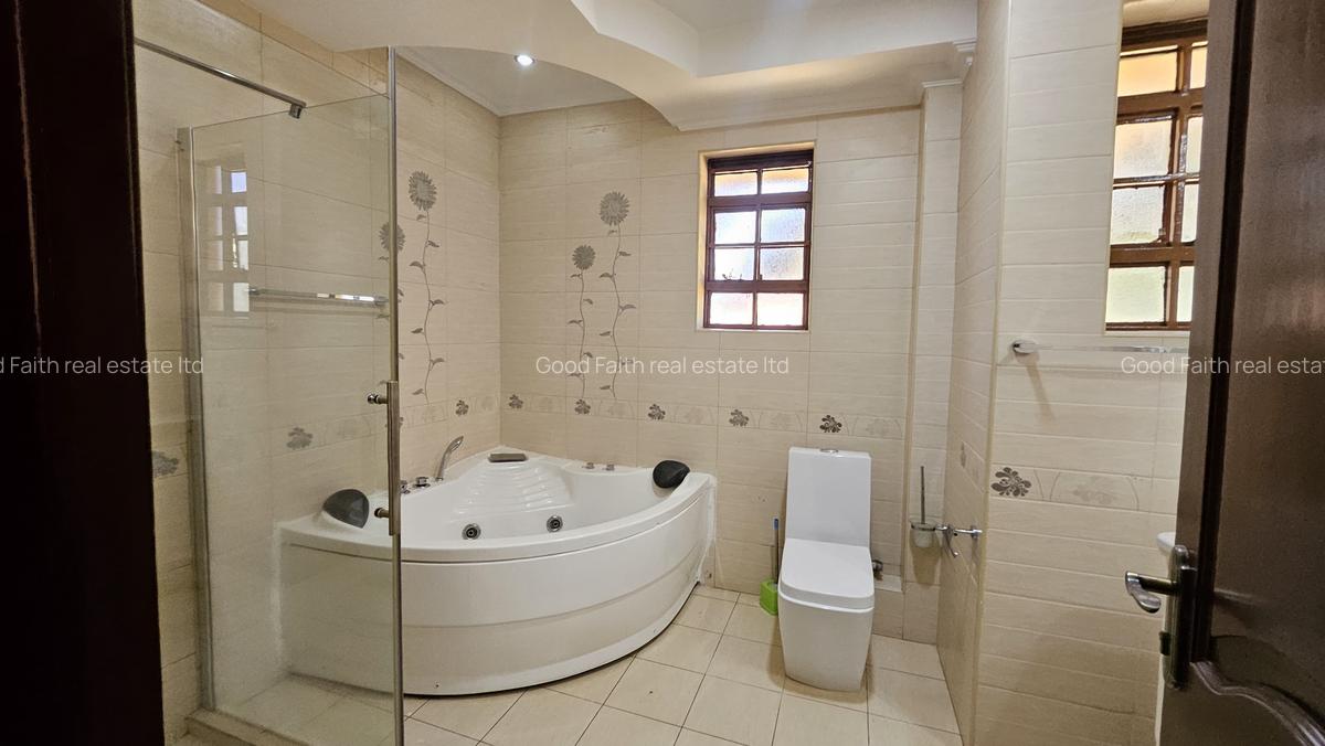 5 Bed House with En Suite in Runda - 12