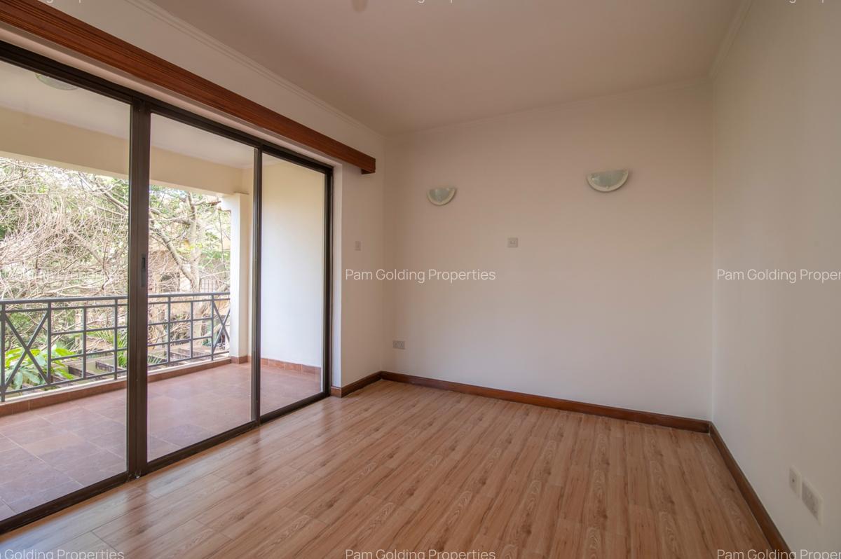 3 Bed Apartment with En Suite at Westlands Avenue - 5