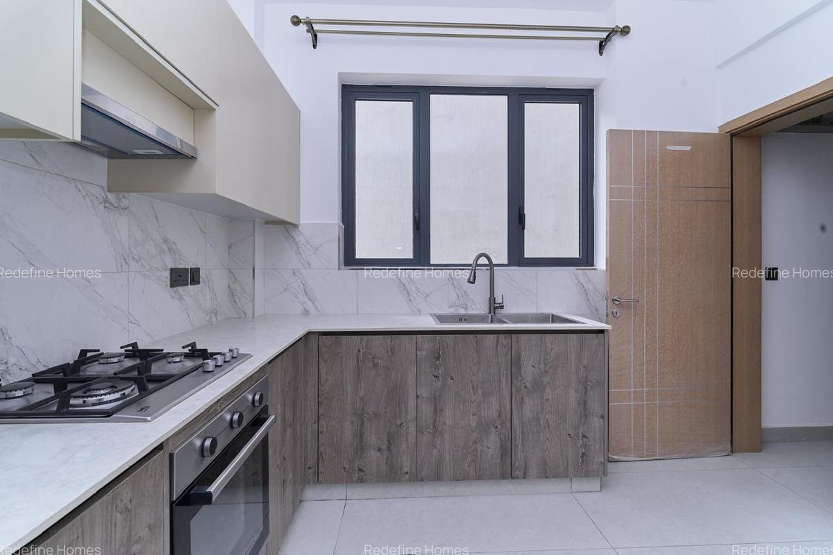 3 Bed Apartment with En Suite at Brookside - 9