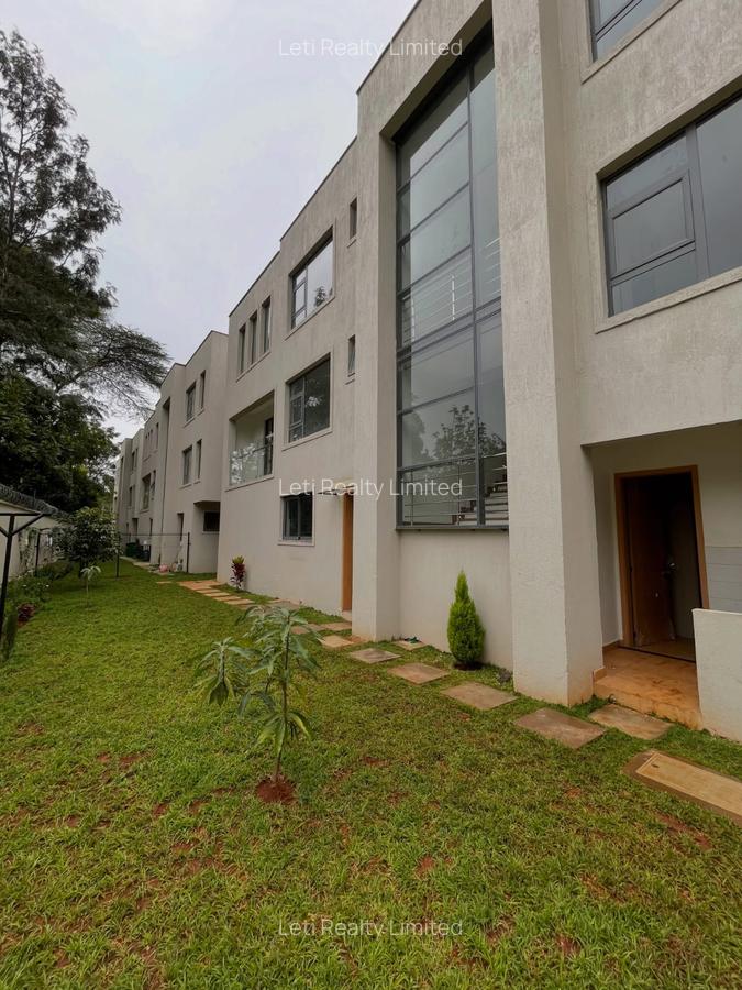 6 Bed Townhouse with En Suite in Lavington - 2