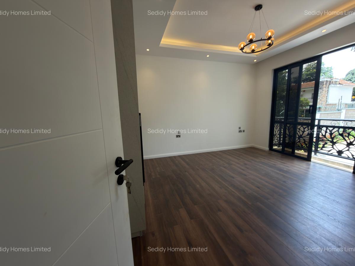 5 Bed Villa with En Suite in Lavington - 5