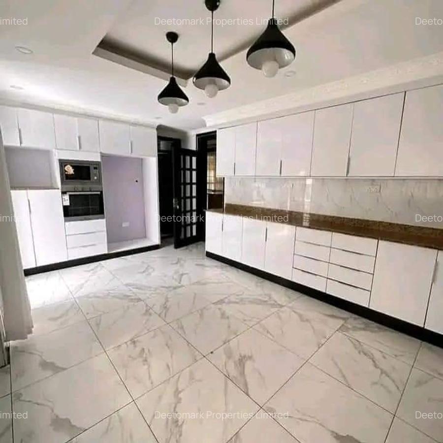 7 Bed House with En Suite at Hardy - 5