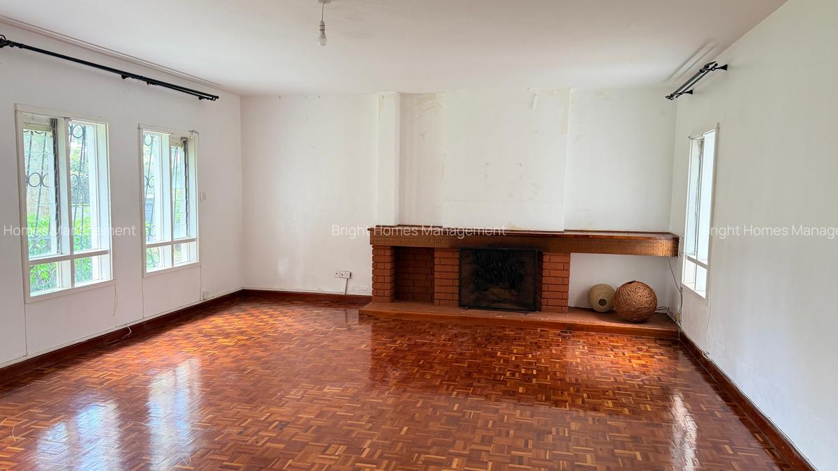 4 Bed Villa with En Suite in Hill View - 9