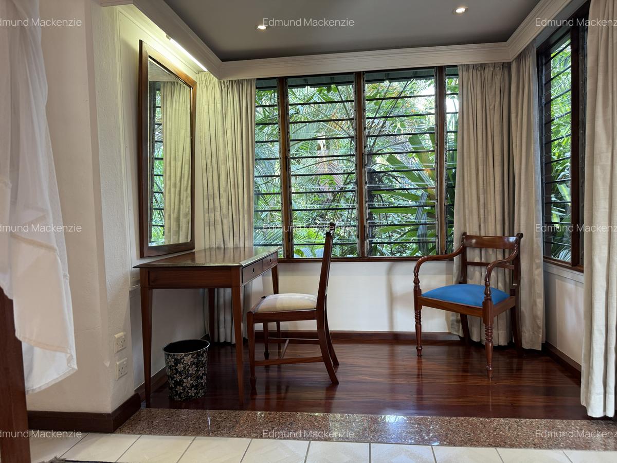Serviced 2 Bed Apartment with En Suite at Ras Kisauni Road - 2