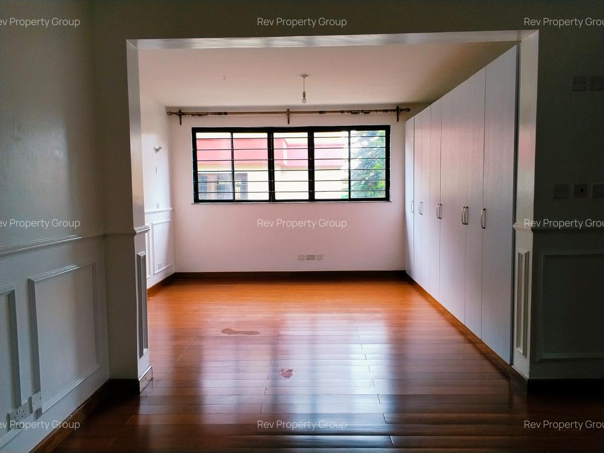 5 Bed Villa with En Suite in Lavington - 13