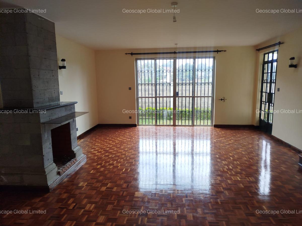 4 Bed House with En Suite in Lavington - 17