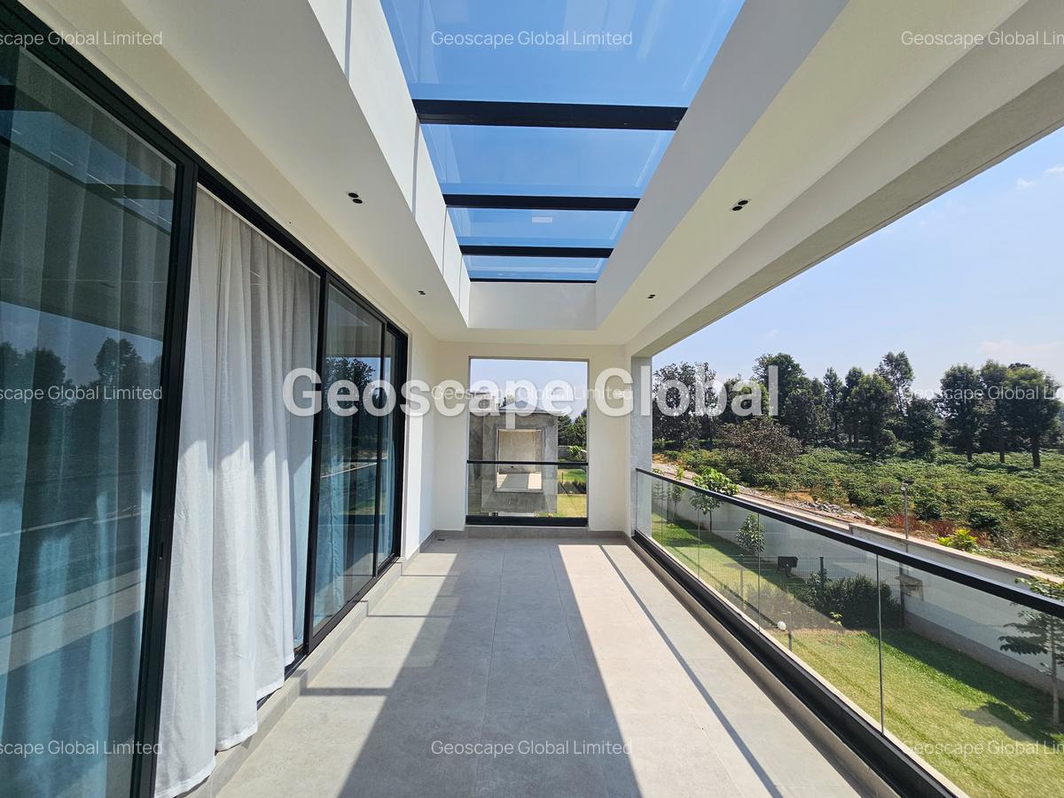 5 Bed House with En Suite in Runda - 12
