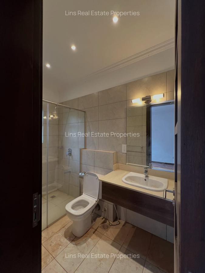 5 Bed Townhouse with En Suite in Lavington - 13