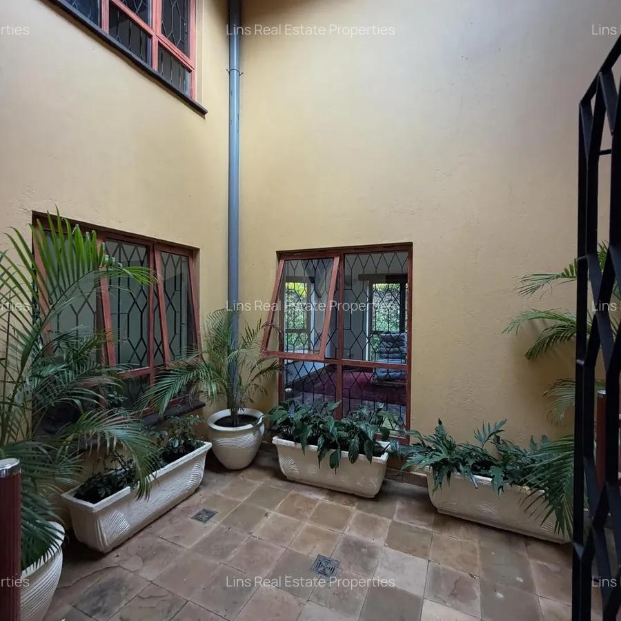 5 Bed Townhouse with En Suite in Runda - 12