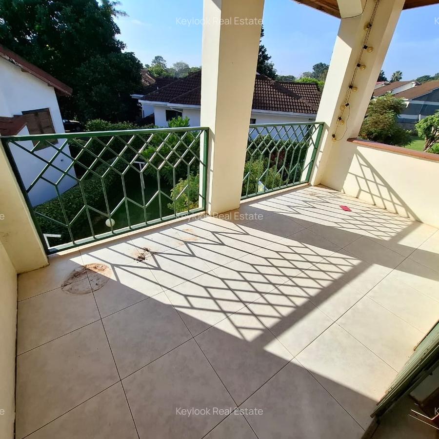 4 Bed Townhouse with En Suite at Lavington - 4