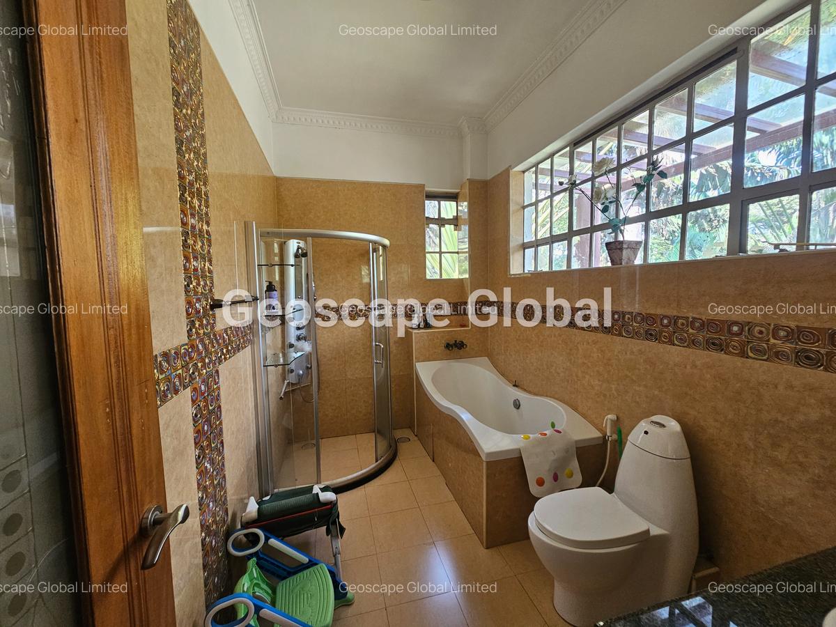 5 Bed House with En Suite in Nyari - 11