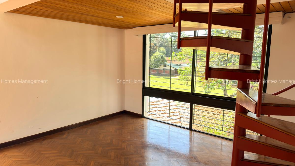 5 Bed Villa with En Suite in Spring Valley - 11