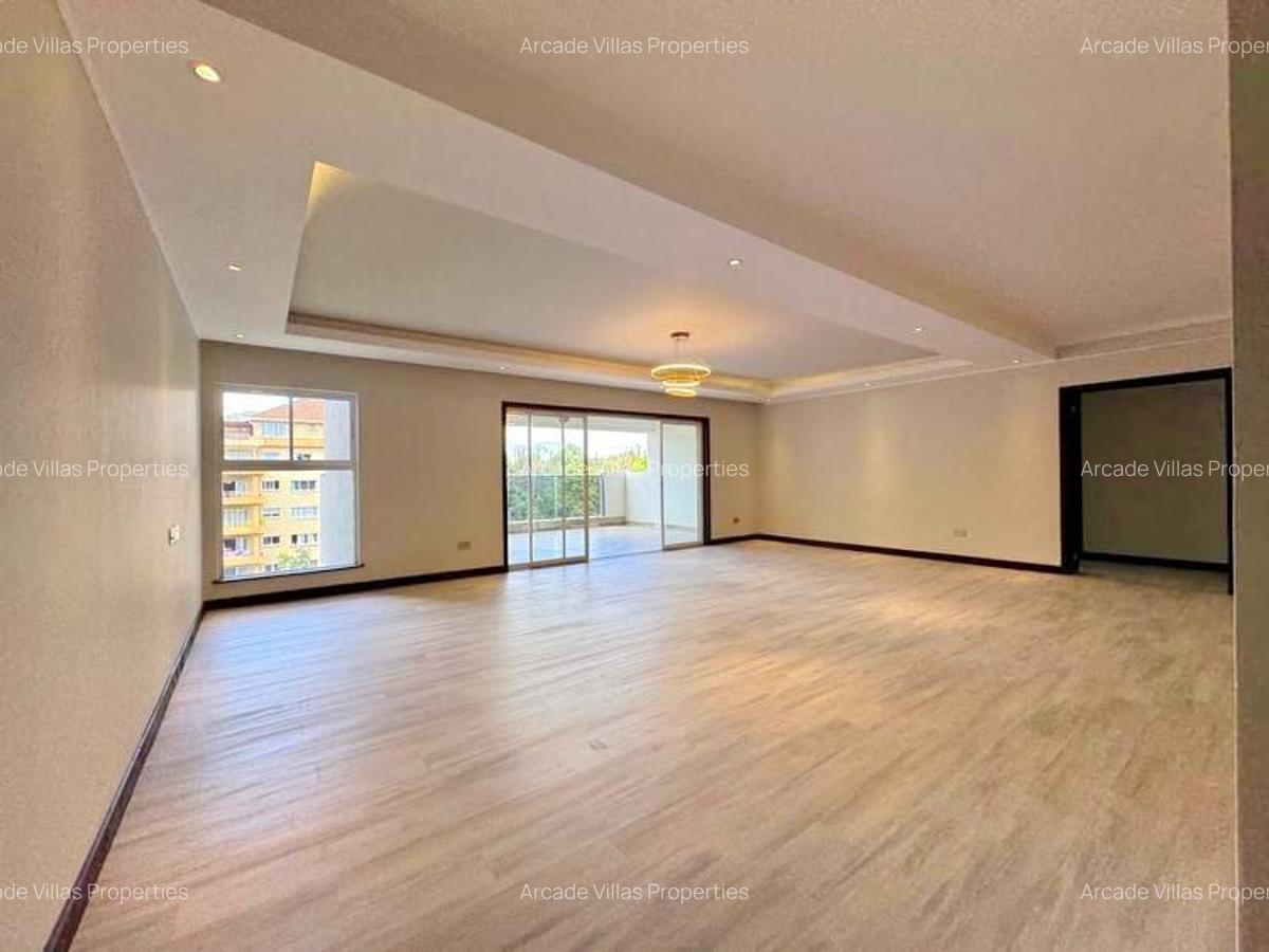 3 Bed Apartment with En Suite in Riverside - 2