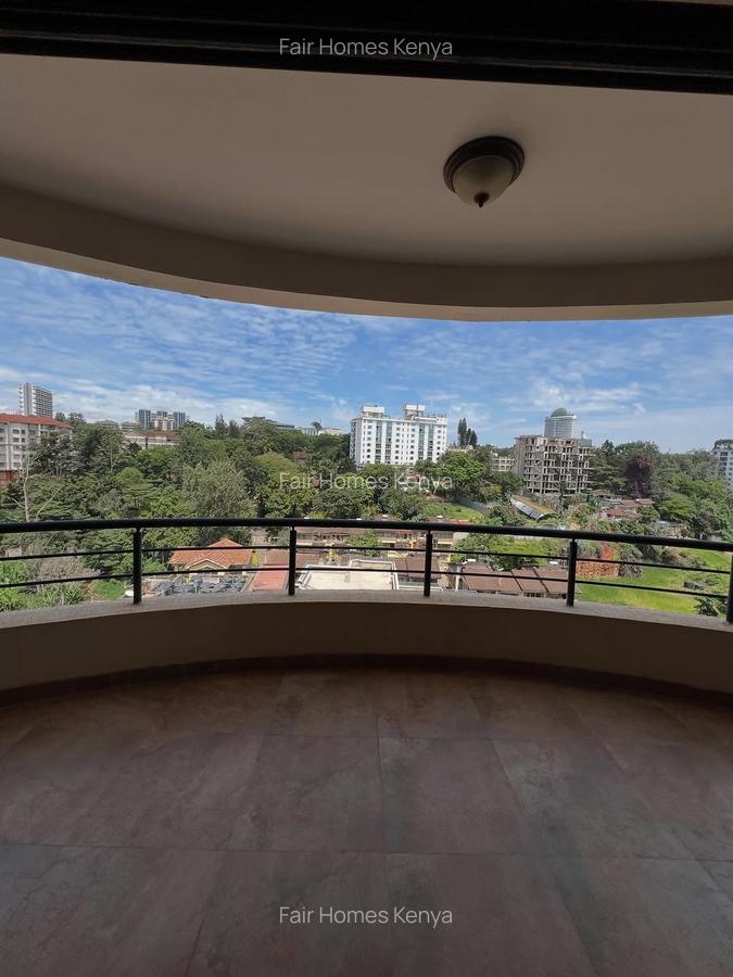 4 Bed Apartment with En Suite at Riverside Drive - 16