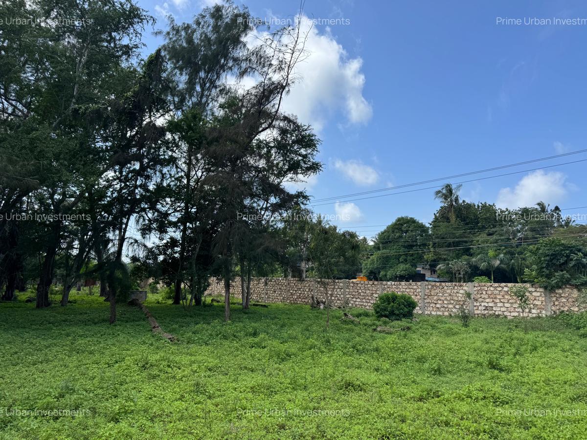 Land at Kikambala - Mombasa Malindi Highway - 11