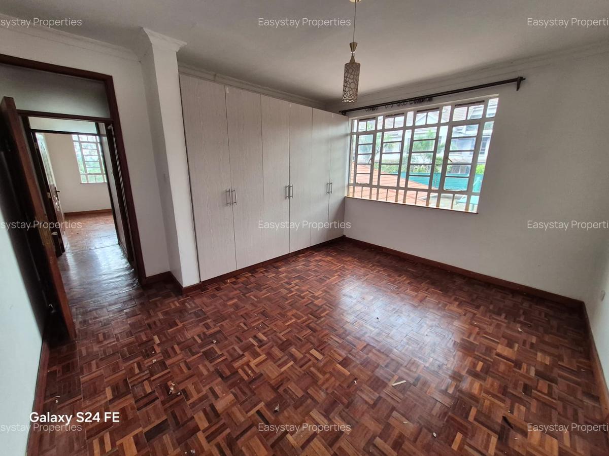 5 Bed House with En Suite in Runda - 9