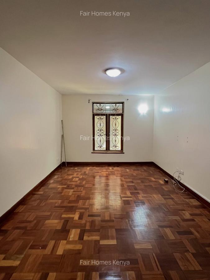 5 Bed Townhouse with En Suite at Othaya Road - 12