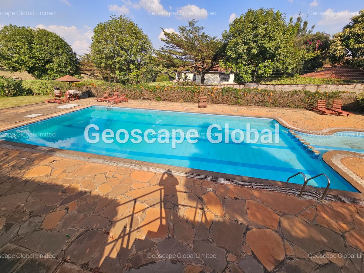 4 Bed House with En Suite in Rosslyn - 12