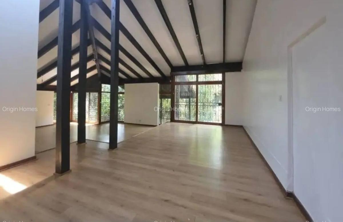 4 Bed House with En Suite at Lake View - 3