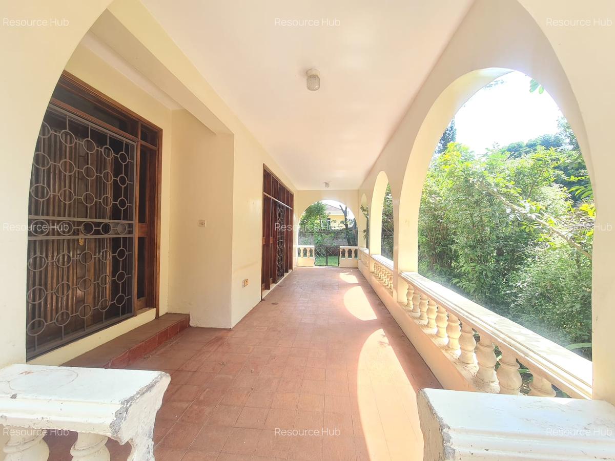 5 Bed House with En Suite at Nyari - 5