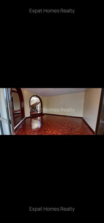 4 Bed House in Lavington - 12