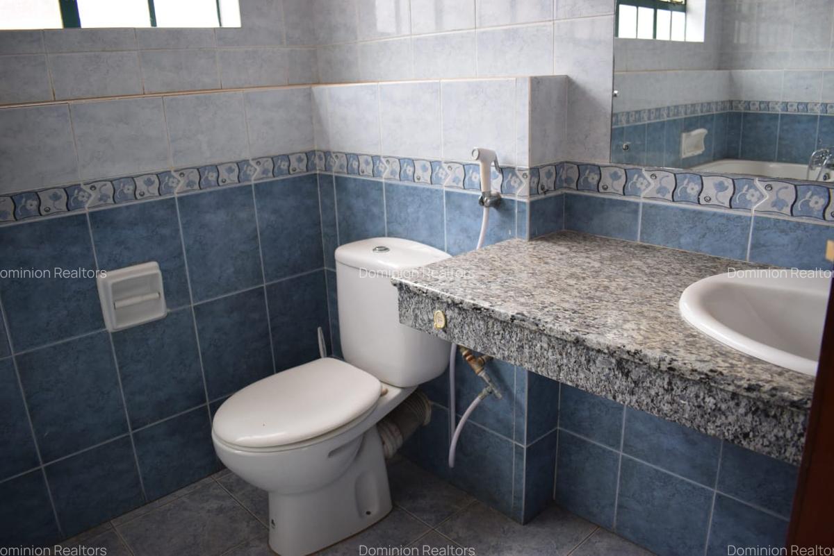 4 Bed Townhouse with En Suite at Brookside Gardens - 14