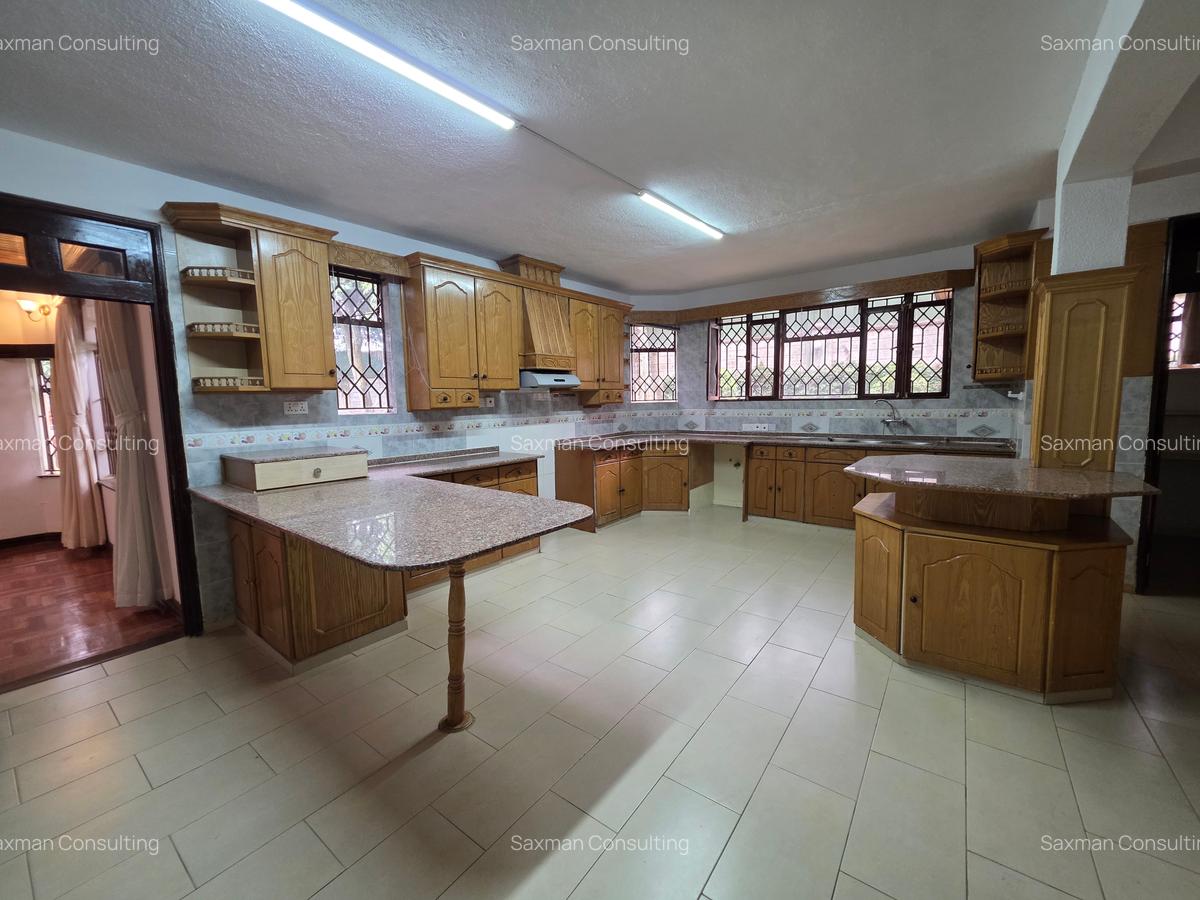 5 Bed House with En Suite in Runda - 9