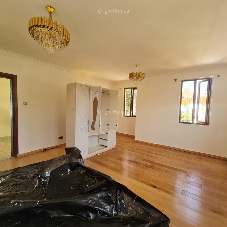 4 Bed Townhouse with En Suite at Lavington - 14