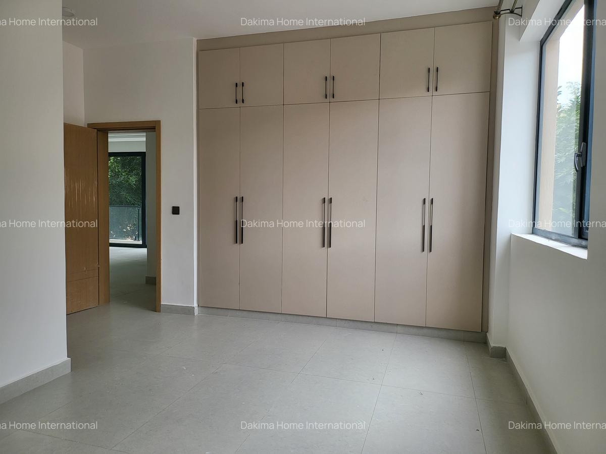 2 Bed Apartment with En Suite in Brookside - 16