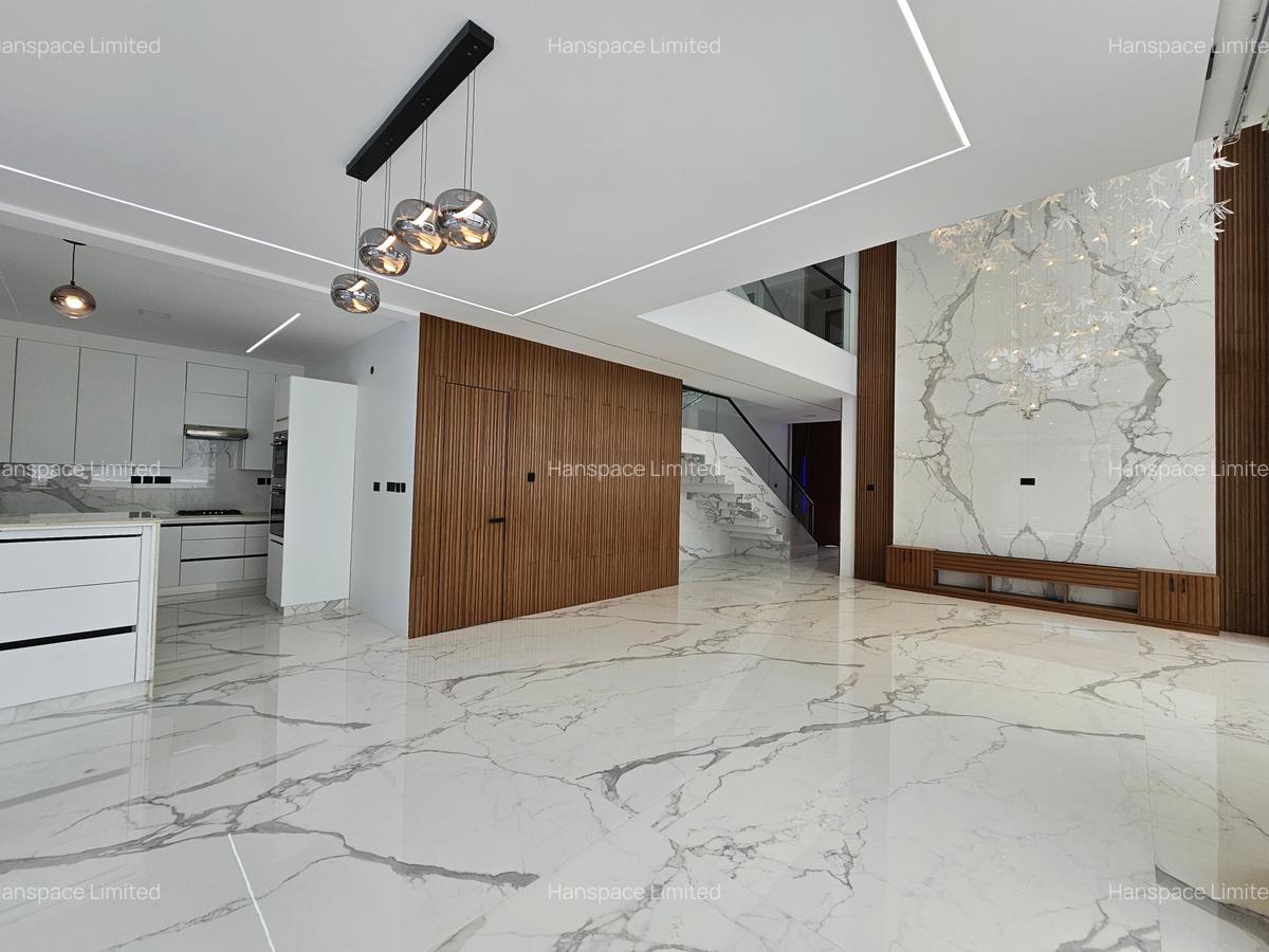 6 Bed Villa with En Suite in Lavington - 19