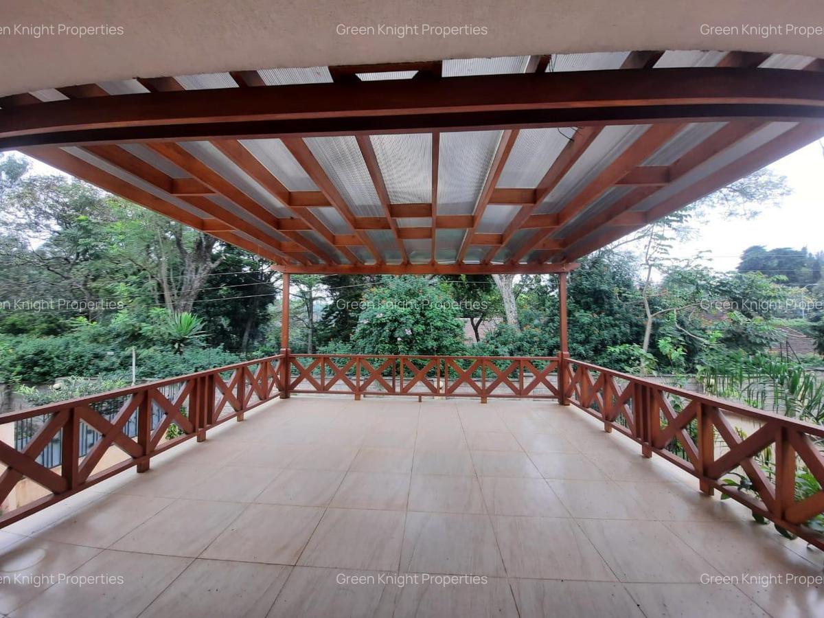 5 Bed Townhouse with En Suite in Lavington - 3