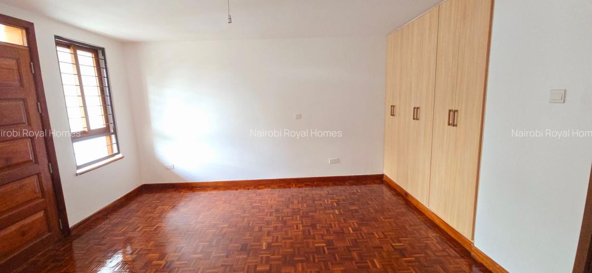 5 Bed Townhouse with En Suite at Lavington Green - 19