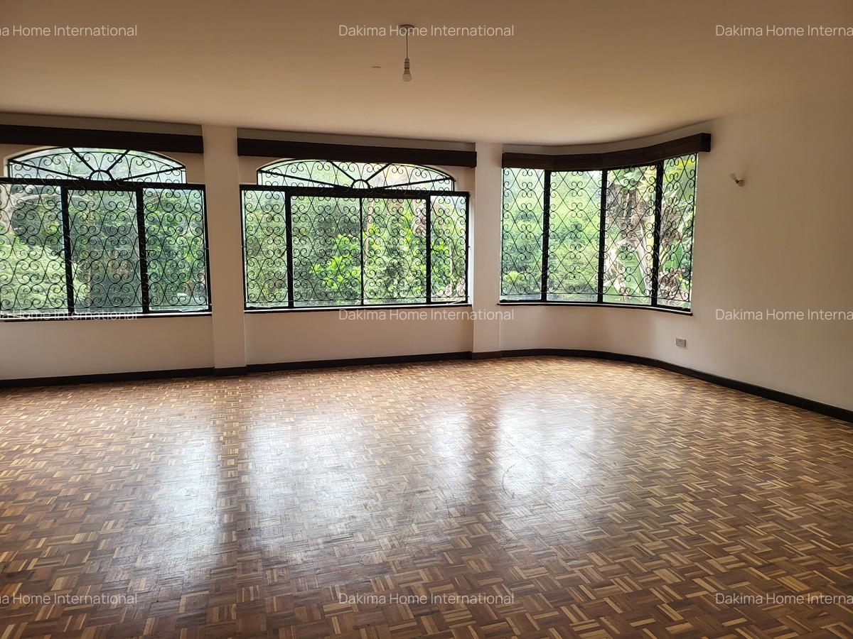 5 Bed Townhouse with En Suite in Nyari - 5