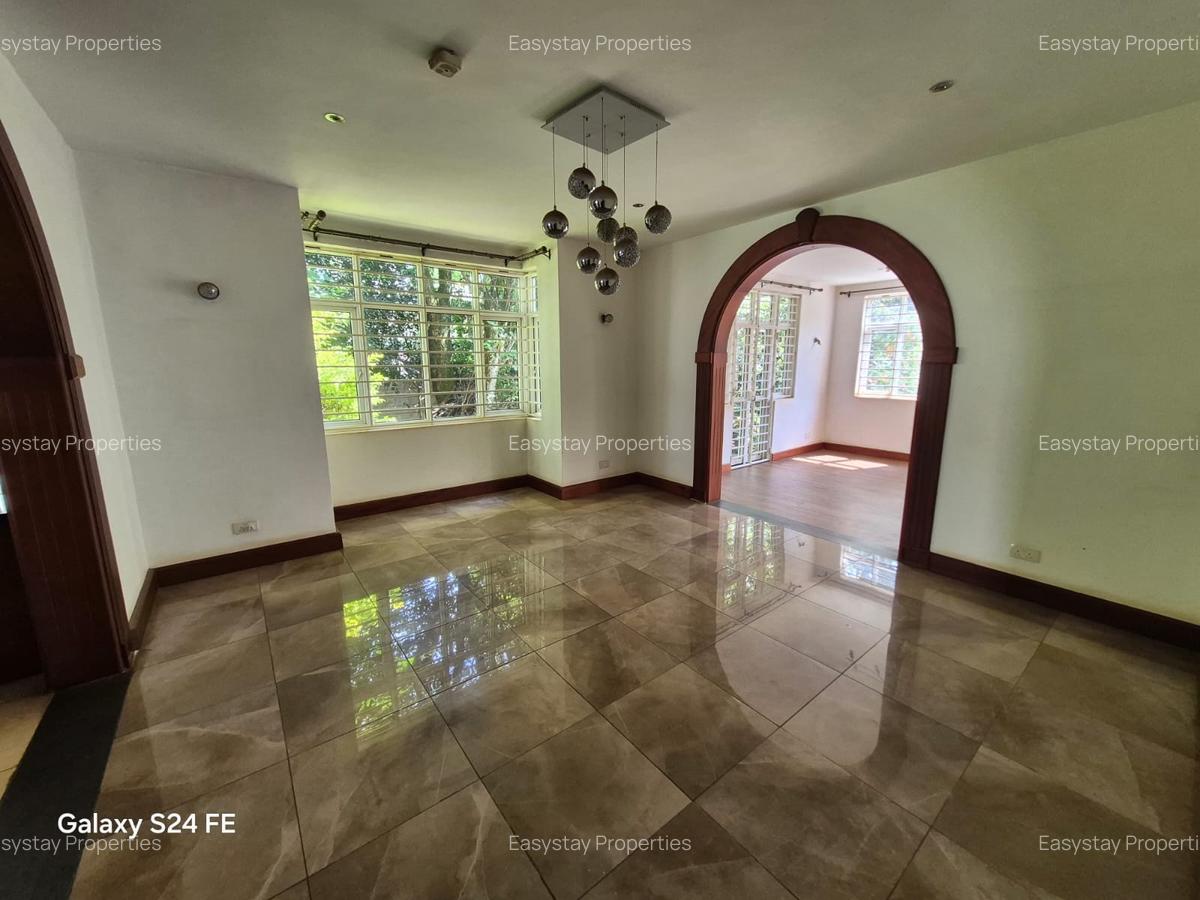 6 Bed House with En Suite in Rosslyn - 8
