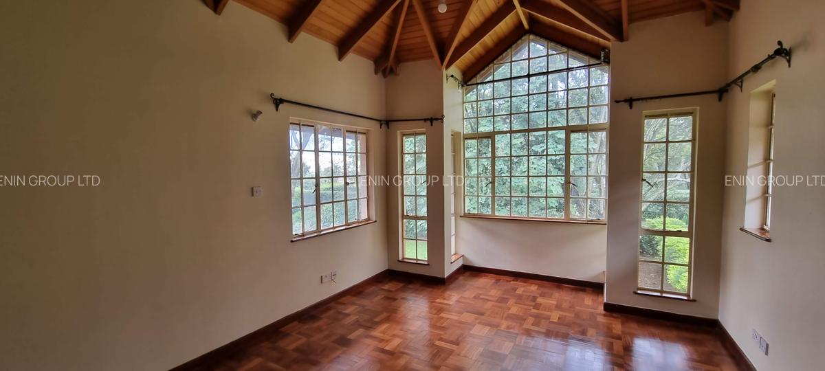 5 Bed Townhouse with En Suite at Lone Tree - 12