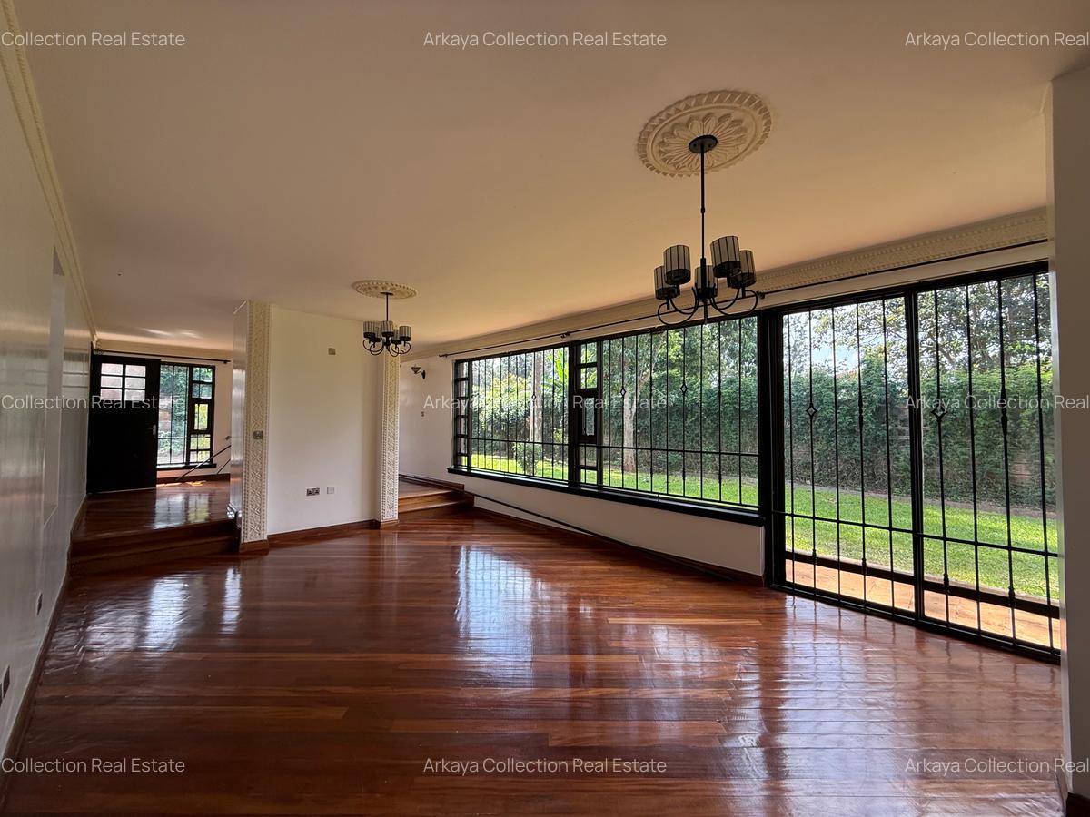 5 Bed House with En Suite in Runda - 2