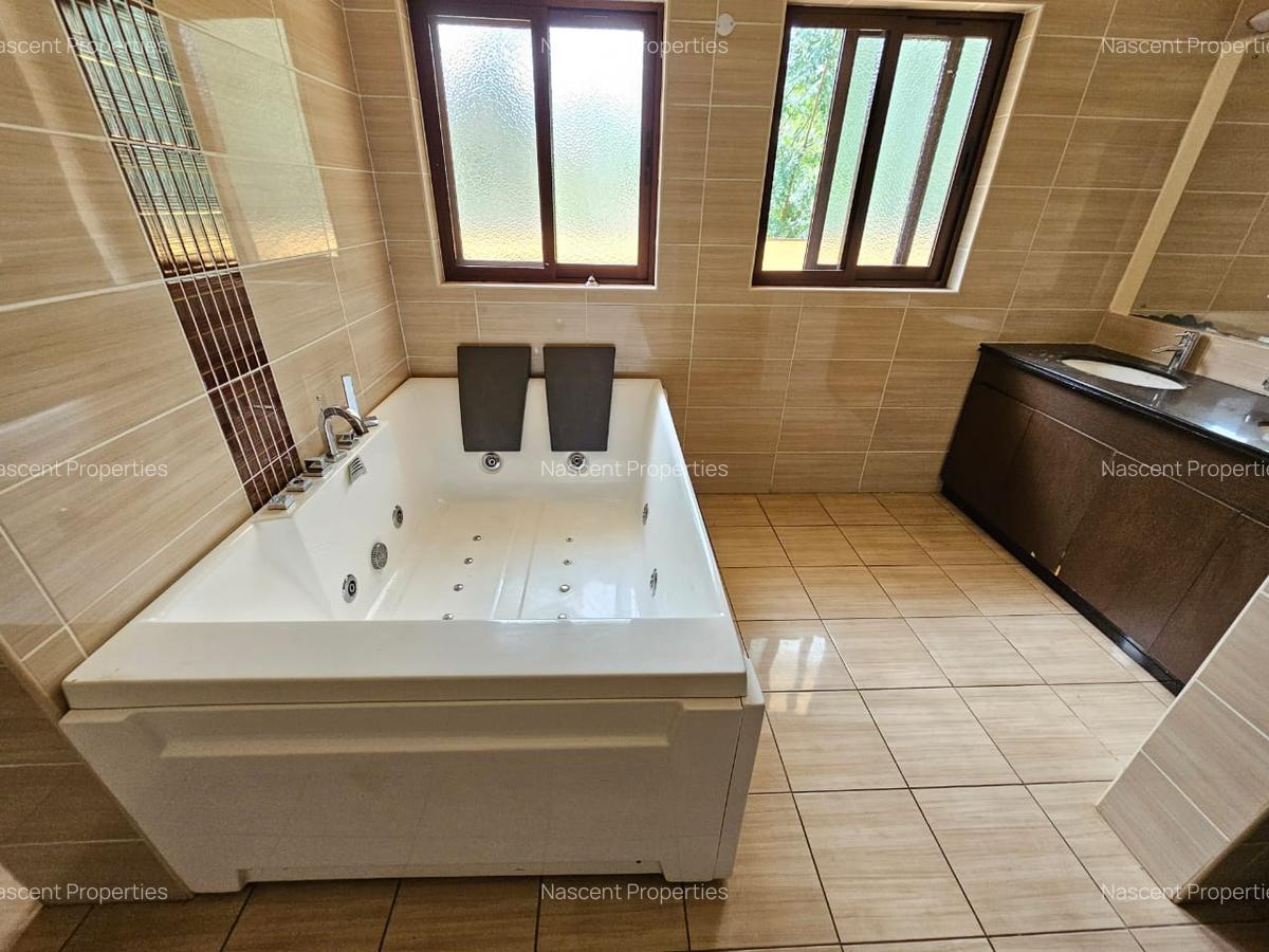 3 Bed Apartment with En Suite in Riverside - 6