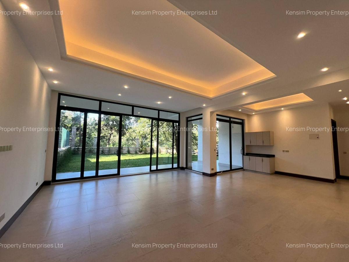 5 Bed Townhouse with En Suite in Spring Valley - 6