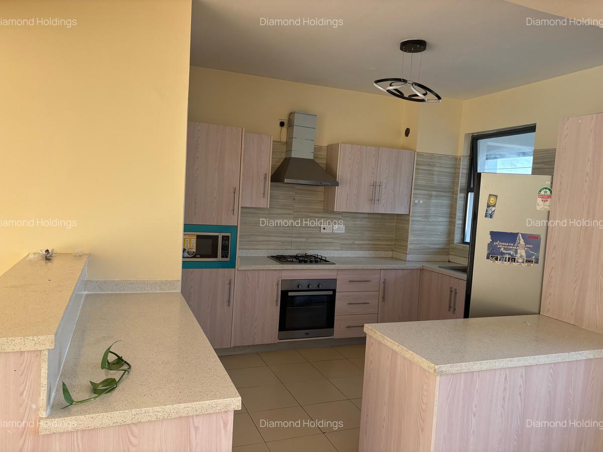 3 Bed Apartment with En Suite in Brookside - 8