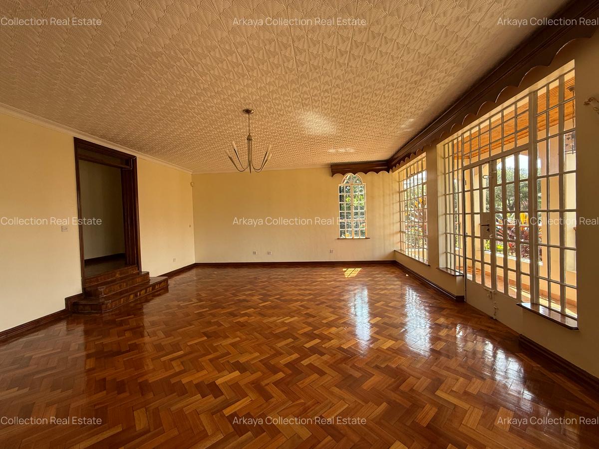 5 Bed House with En Suite in Runda - 2
