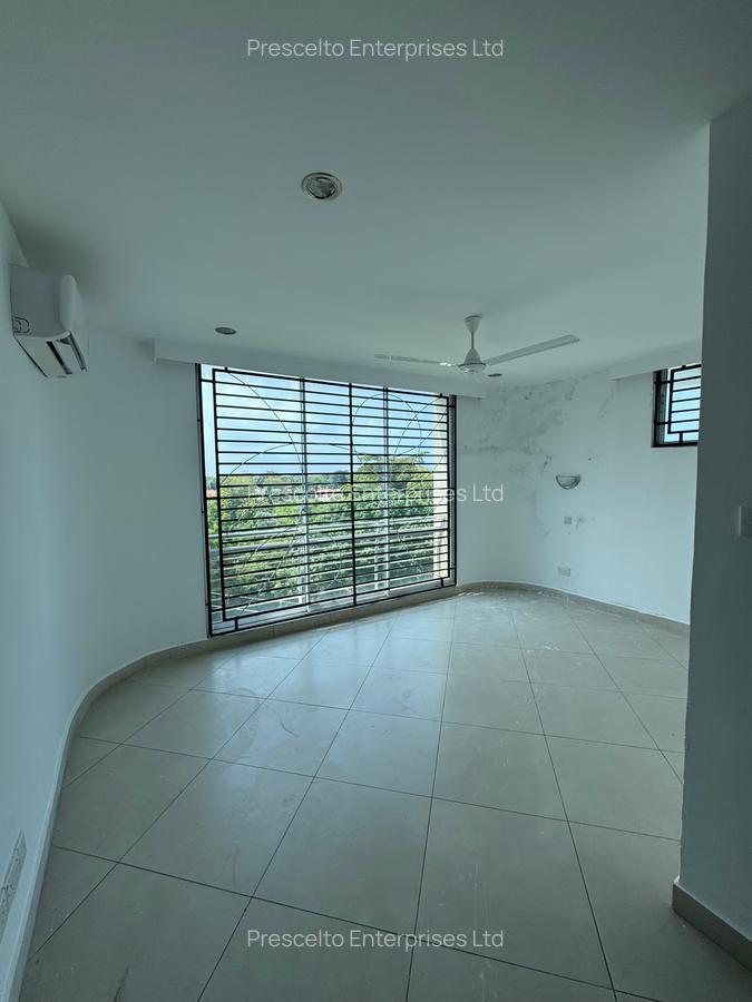 4 Bed Apartment with En Suite at Greenwood Area - 18
